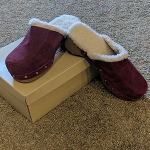 Suede Fur-Lined Clog Wine Size 9